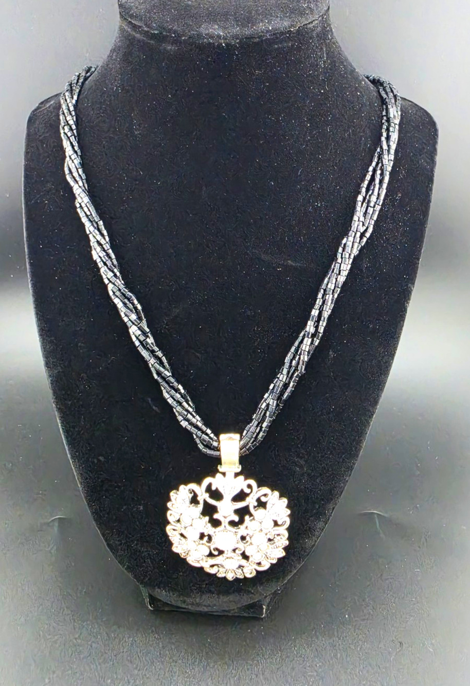 Vintage RHINESTONE And SILVER Tone FILIGREE Pendant BLACK Bead NECKLACE